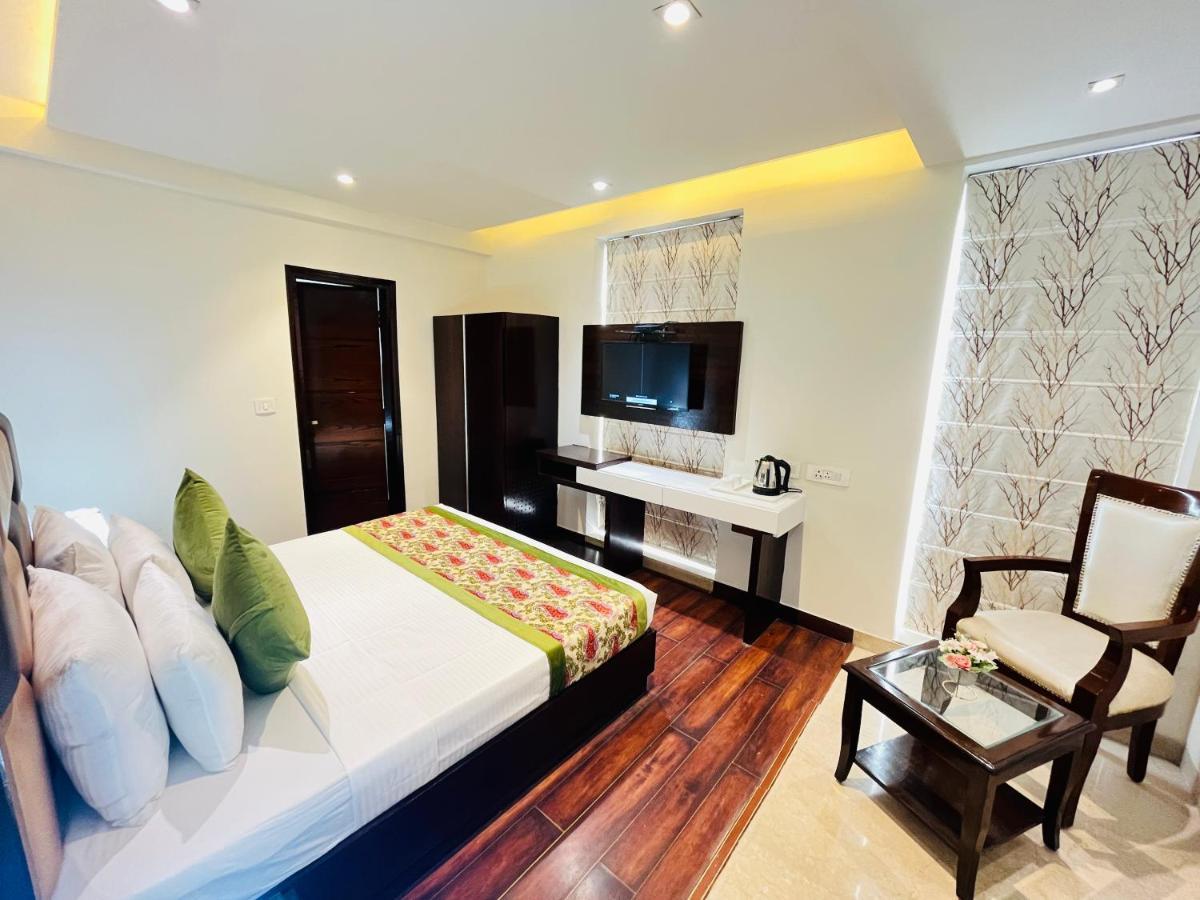 Hotel Aura Ip Grand Karkardooma Metro Station New Delhi Couple Friendly Eksteriør billede