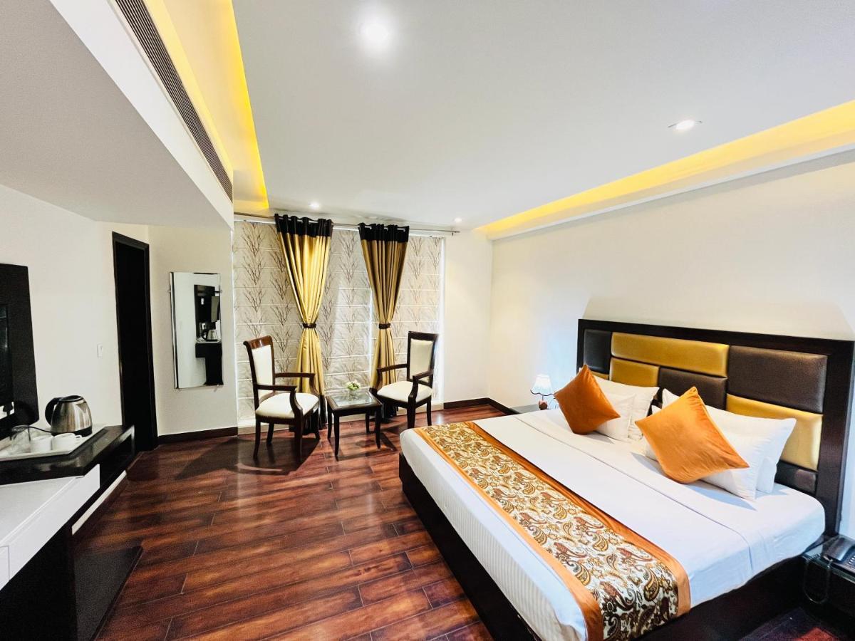 Hotel Aura Ip Grand Karkardooma Metro Station New Delhi Couple Friendly Eksteriør billede