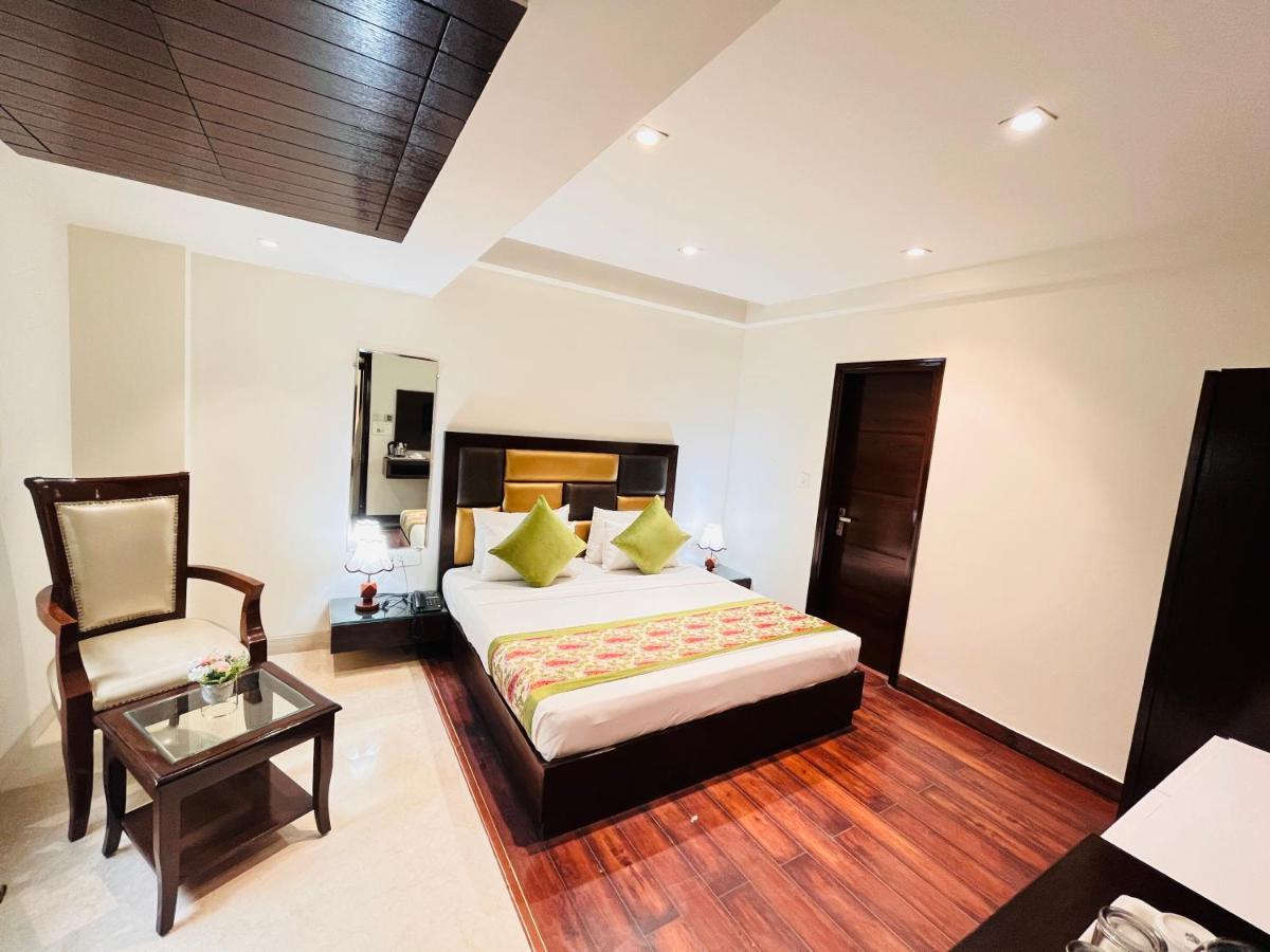Hotel Aura Ip Grand Karkardooma Metro Station New Delhi Couple Friendly Eksteriør billede