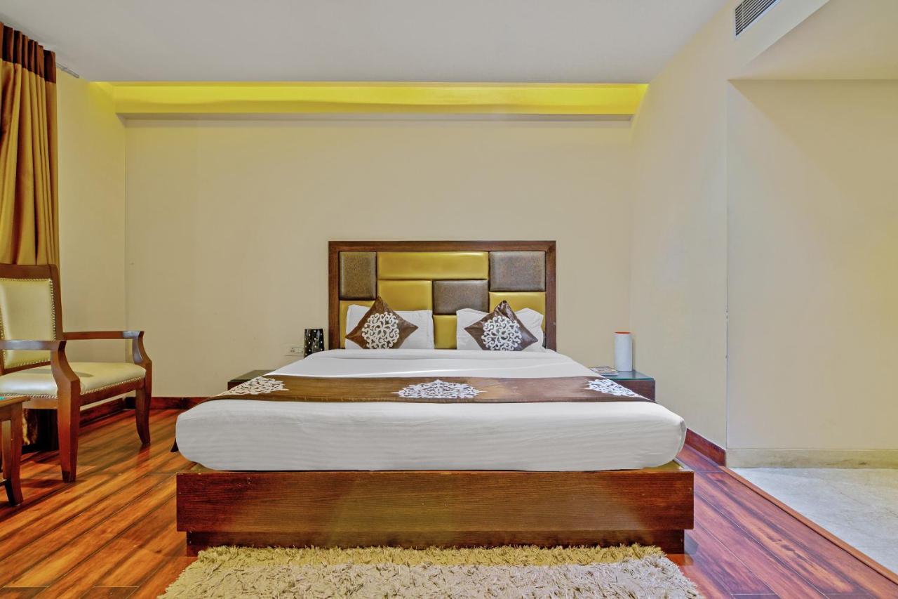 Hotel Aura Ip Grand Karkardooma Metro Station New Delhi Couple Friendly Eksteriør billede