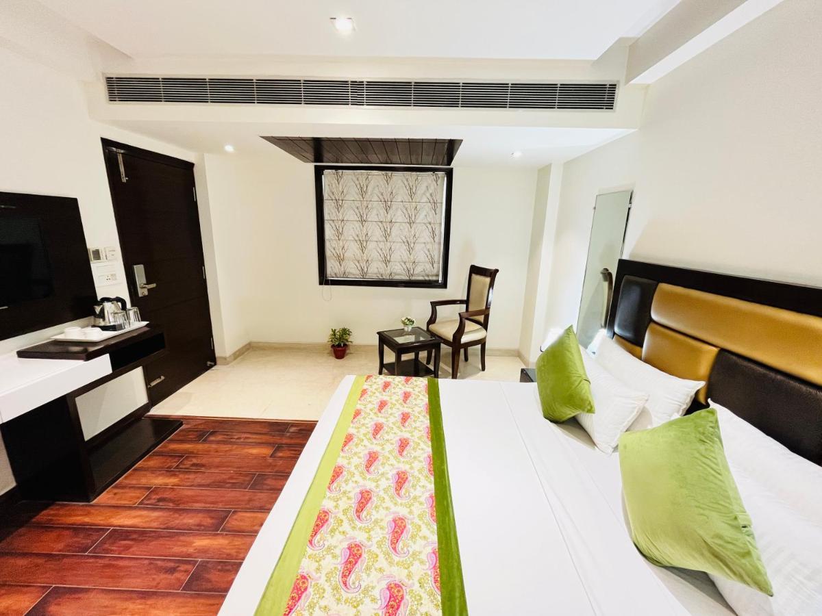 Hotel Aura Ip Grand Karkardooma Metro Station New Delhi Couple Friendly Eksteriør billede