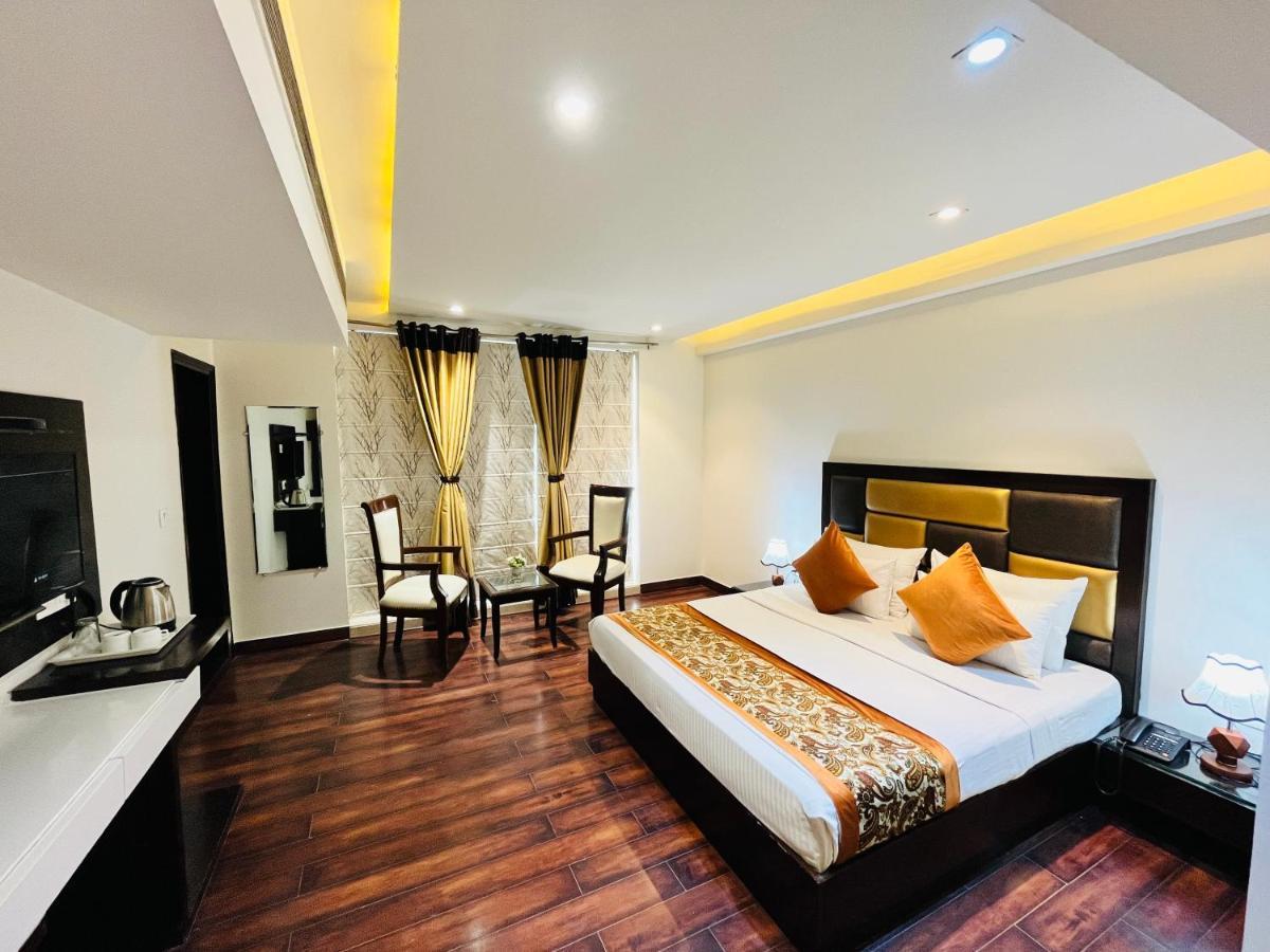Hotel Aura Ip Grand Karkardooma Metro Station New Delhi Couple Friendly Eksteriør billede