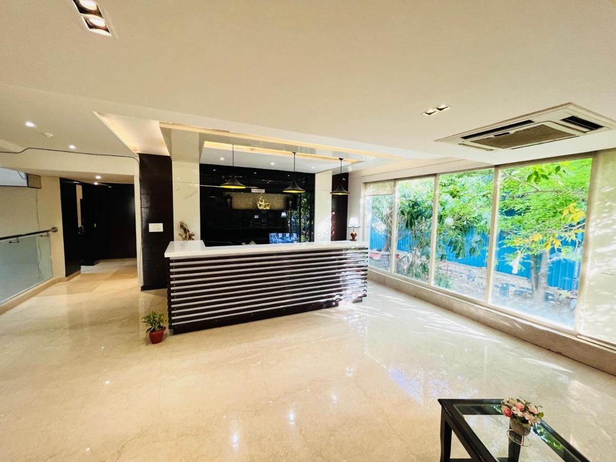 Hotel Aura Ip Grand Karkardooma Metro Station New Delhi Couple Friendly Eksteriør billede