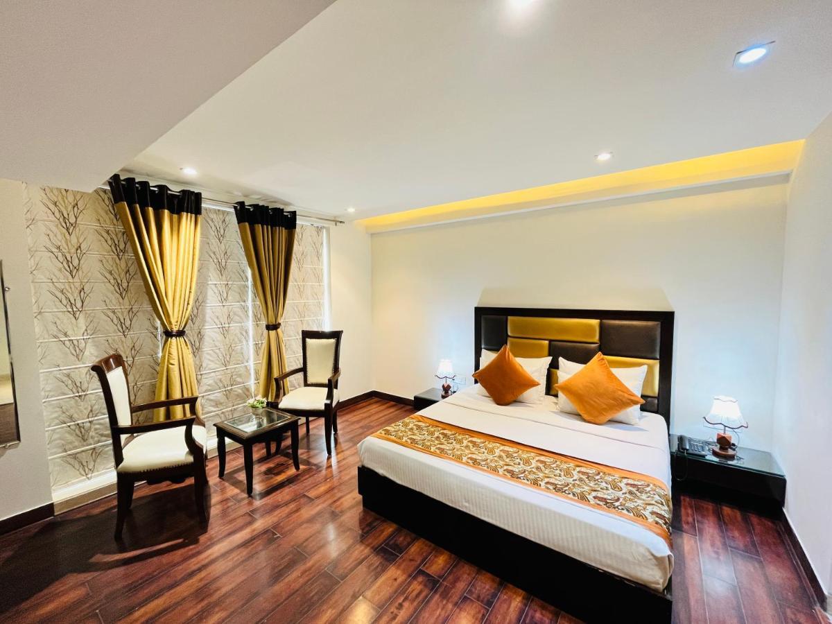 Hotel Aura Ip Grand Karkardooma Metro Station New Delhi Couple Friendly Eksteriør billede
