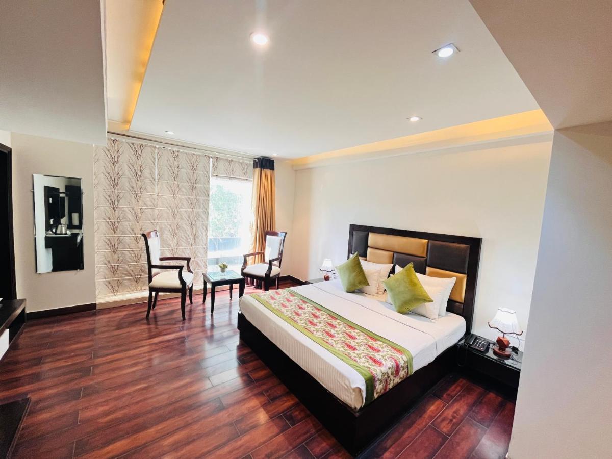 Hotel Aura Ip Grand Karkardooma Metro Station New Delhi Couple Friendly Eksteriør billede