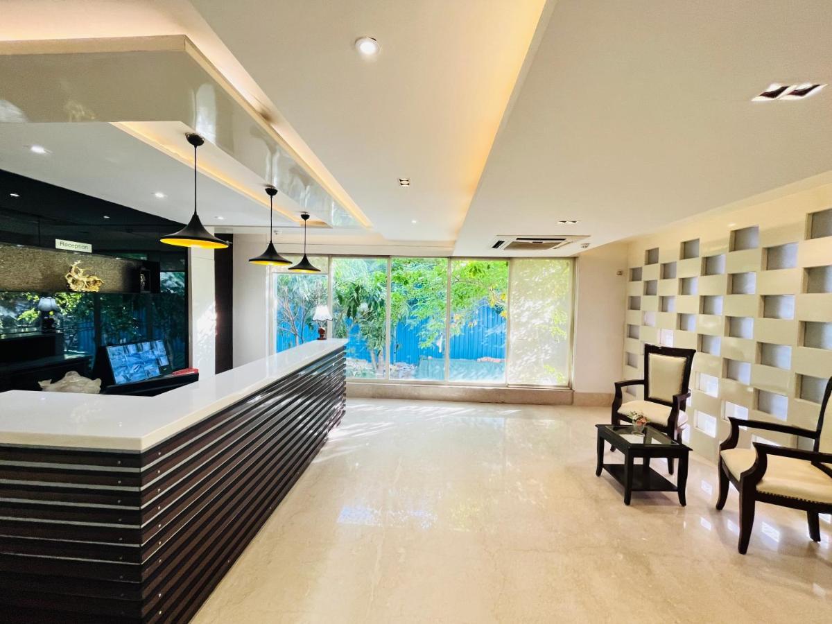 Hotel Aura Ip Grand Karkardooma Metro Station New Delhi Couple Friendly Eksteriør billede