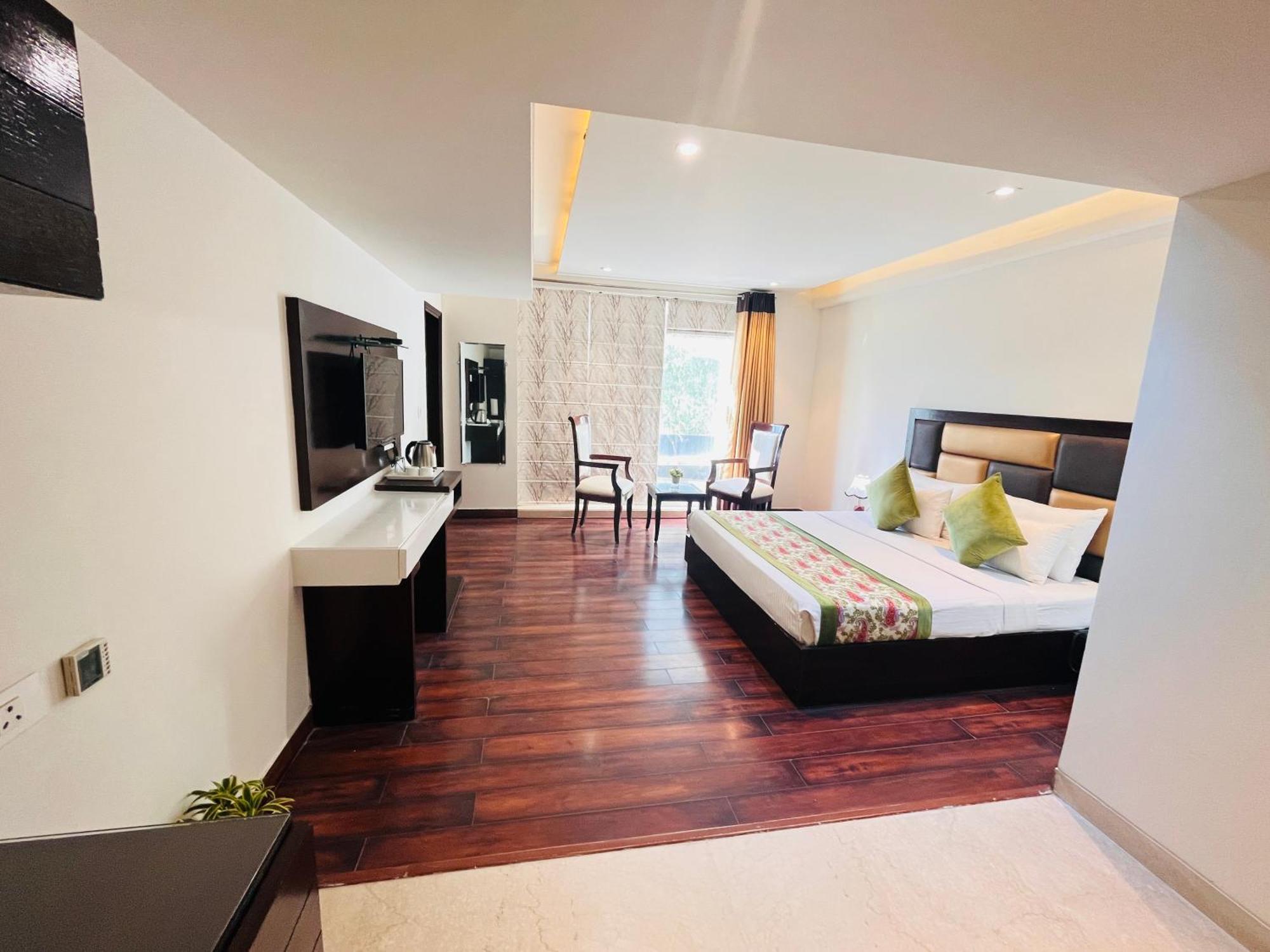 Hotel Aura Ip Grand Karkardooma Metro Station New Delhi Couple Friendly Eksteriør billede