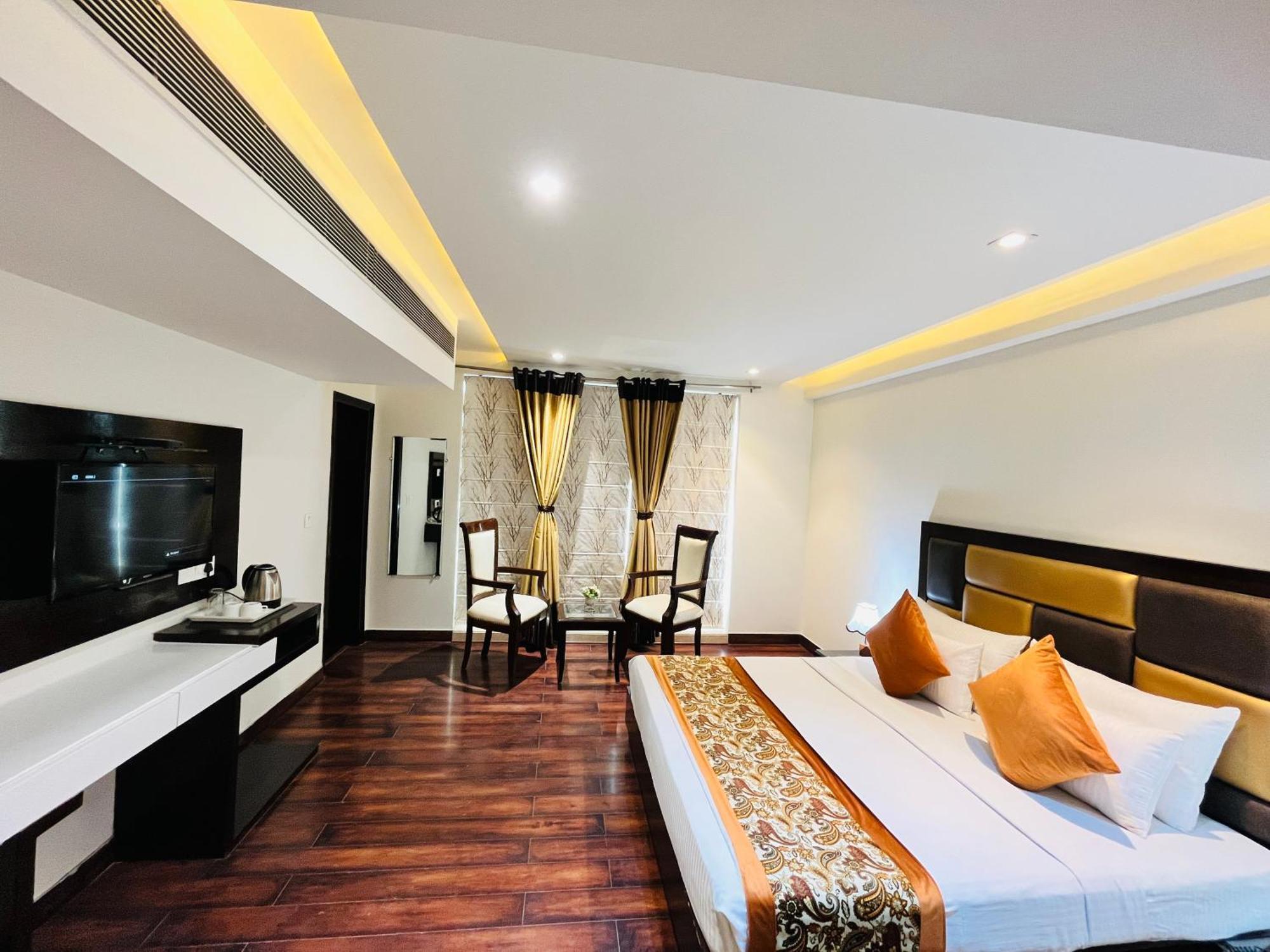Hotel Aura Ip Grand Karkardooma Metro Station New Delhi Couple Friendly Eksteriør billede