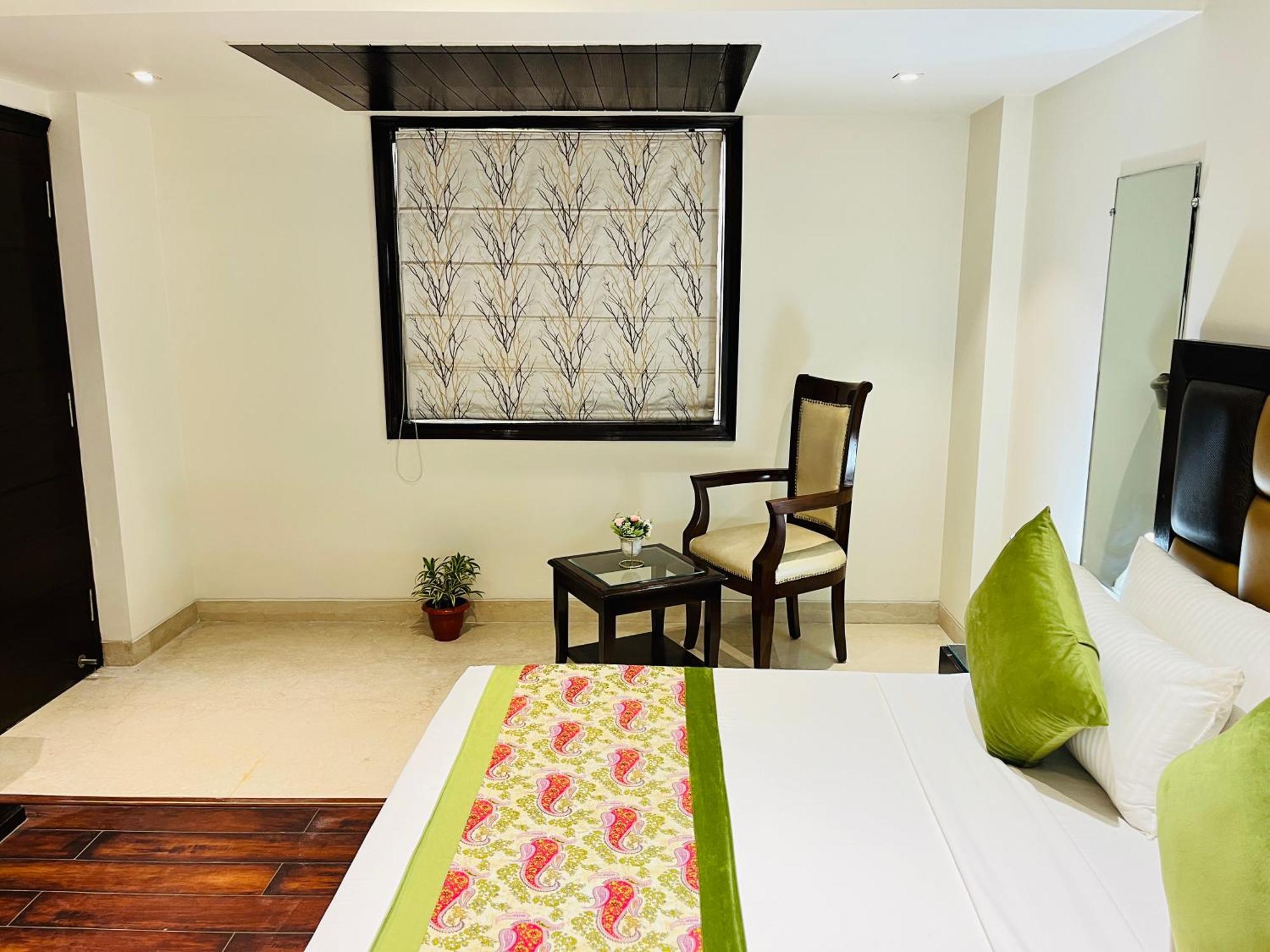 Hotel Aura Ip Grand Karkardooma Metro Station New Delhi Couple Friendly Eksteriør billede
